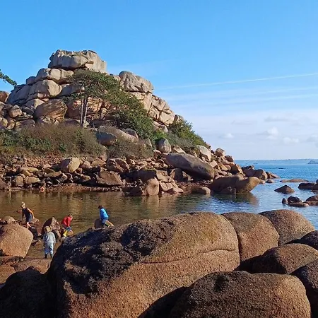 A Cote Du Port De Ploumanac'h Perros-Guirec